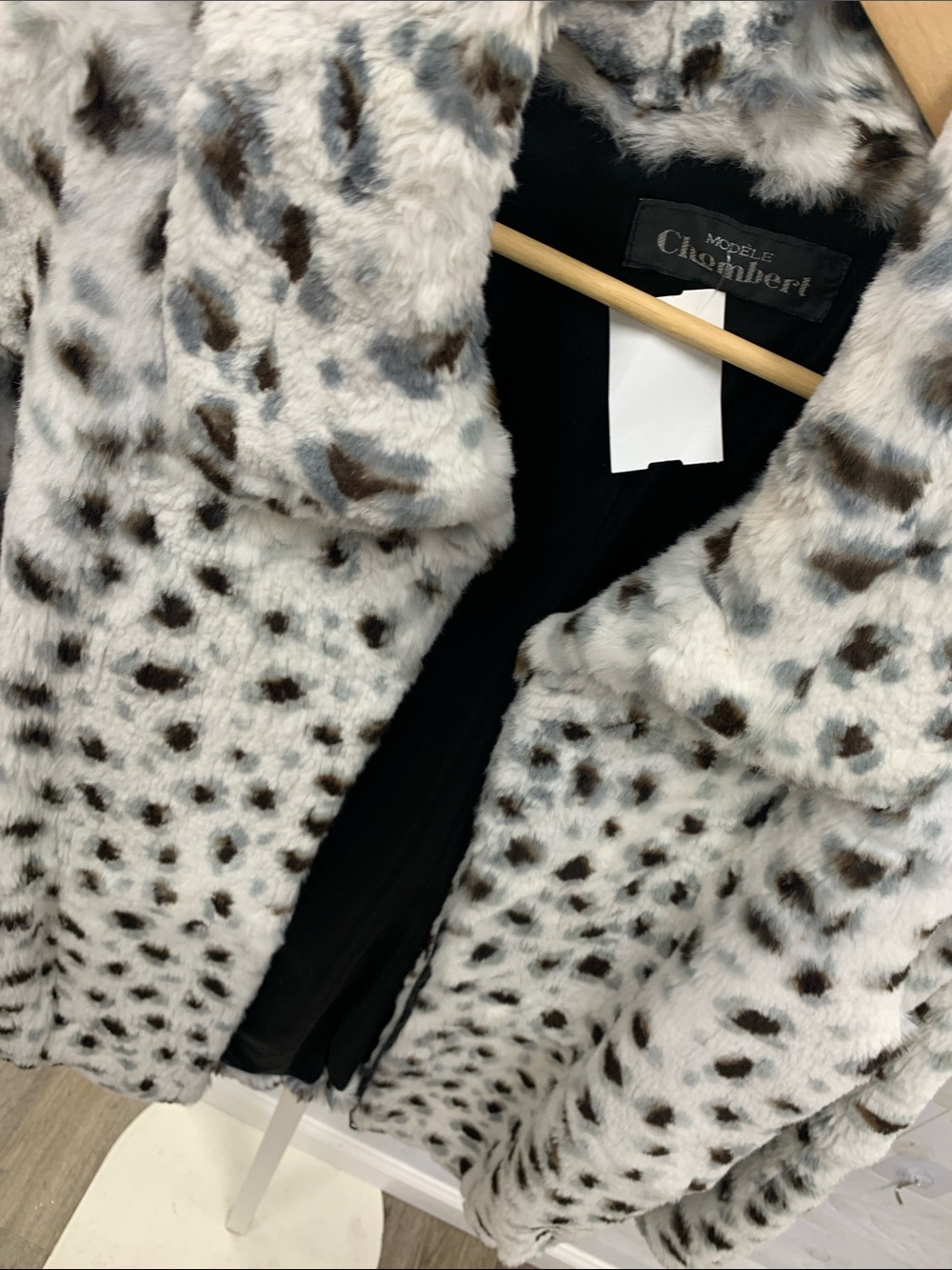 Faux Fur Leopard-Print Teddy Jacket in White - Picture 4 of 8